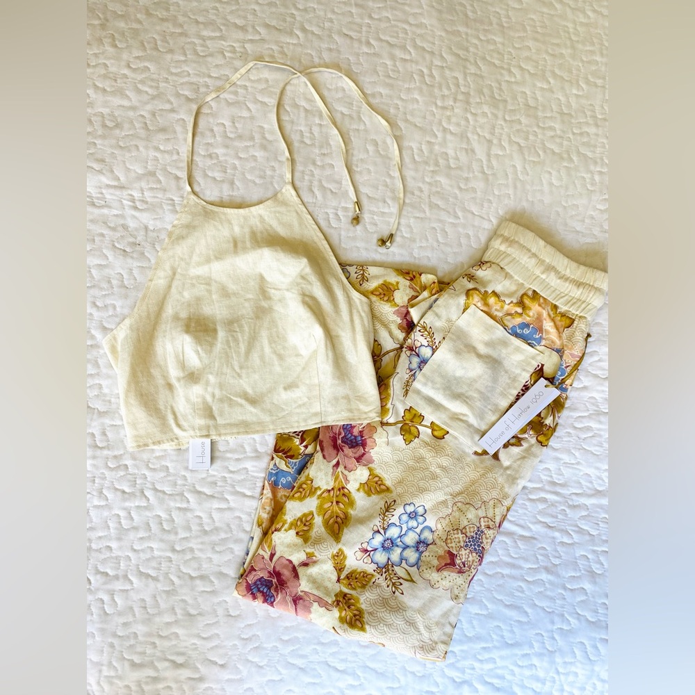 NWT House of Harlow 1960 2 pc linen halter top and floral pants size/XS